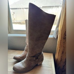 Cute tall boots. Tag is hard to read but size 8 used but good condition